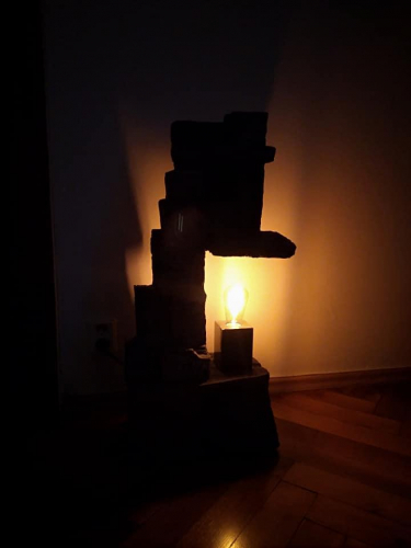 Brutalistická lampa
